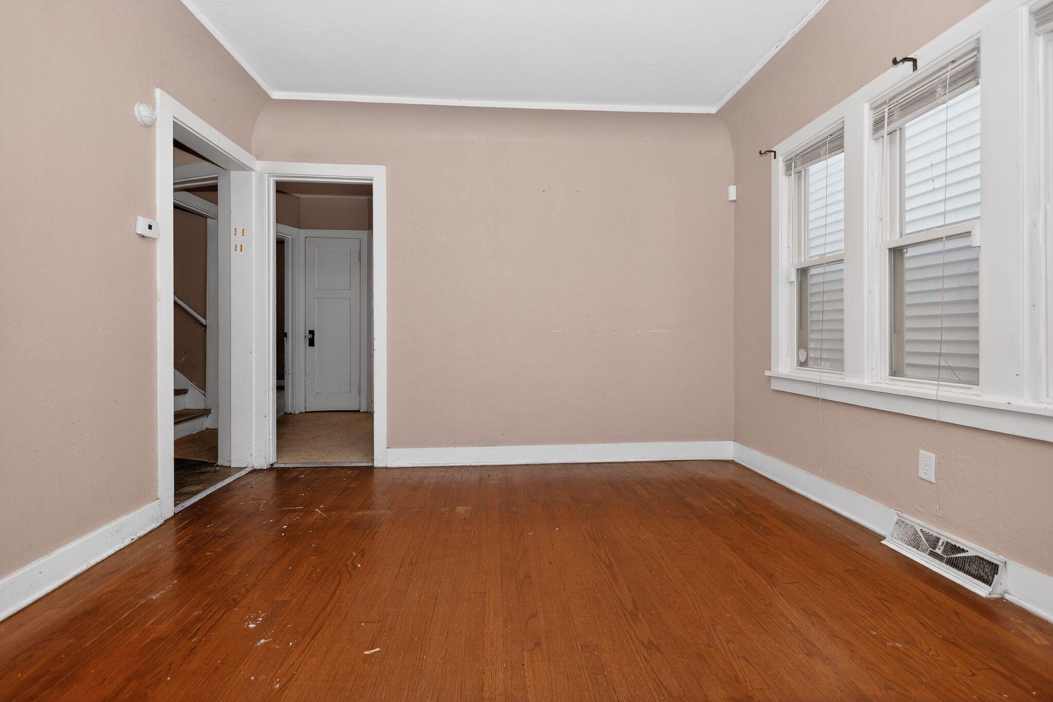 4624 North 29th Street Milwaukee, WI 53209 - Photo 7 of 37 10_4624_N_29th_St_Milwaukee_WI_53209-Liv