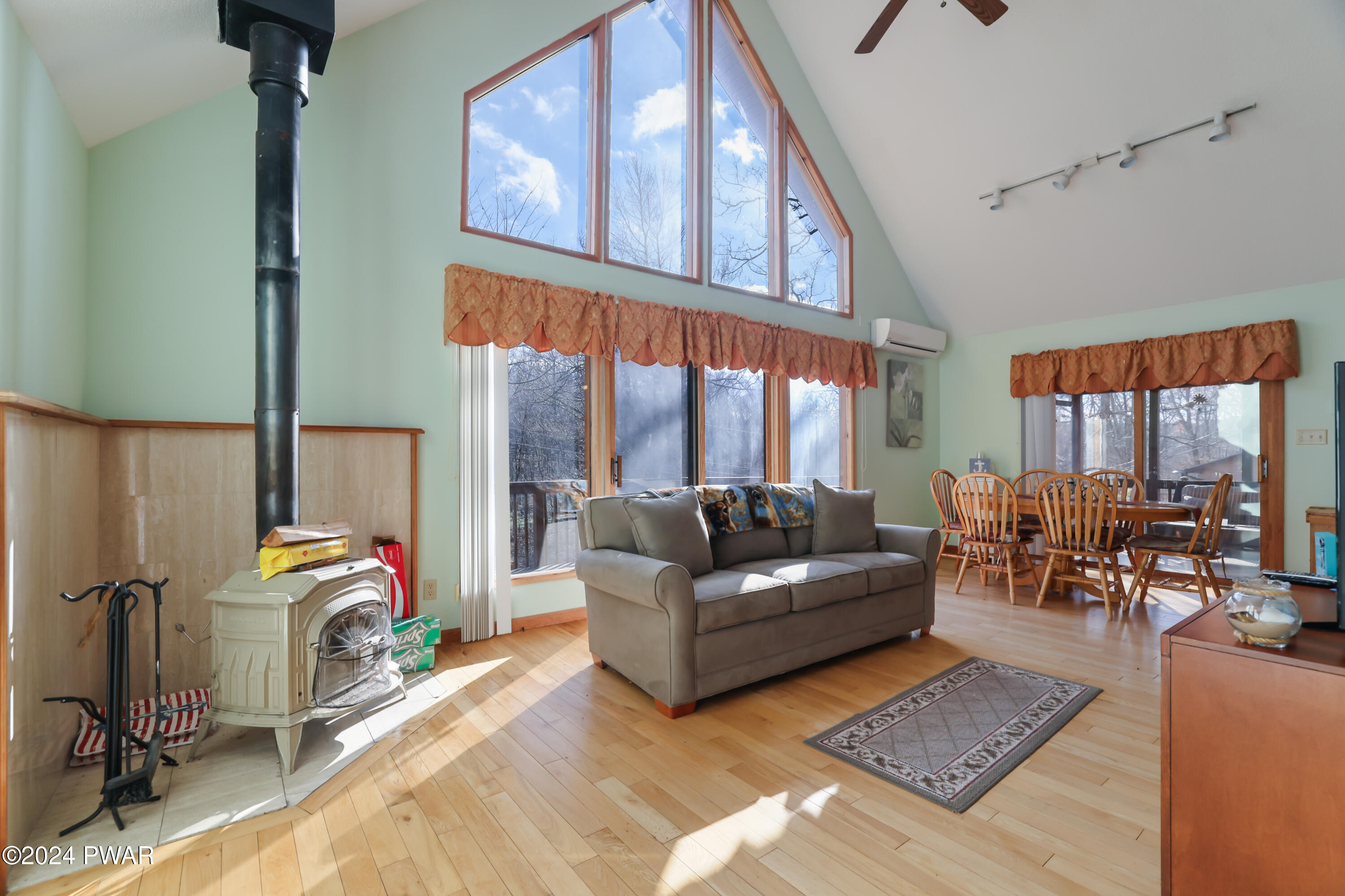 103 Laurel Road Lackawaxen, PA 18435 - Photo 3 of 37