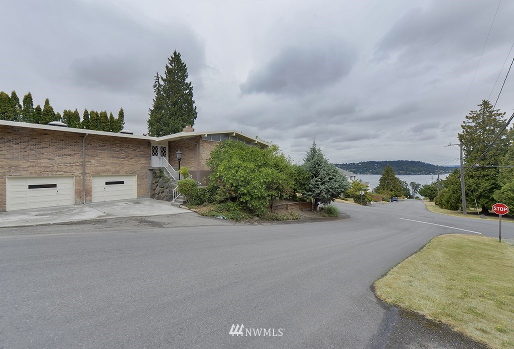 7259 South Sunnycrest Road Seattle, WA 98178 - Photo 1 of 25