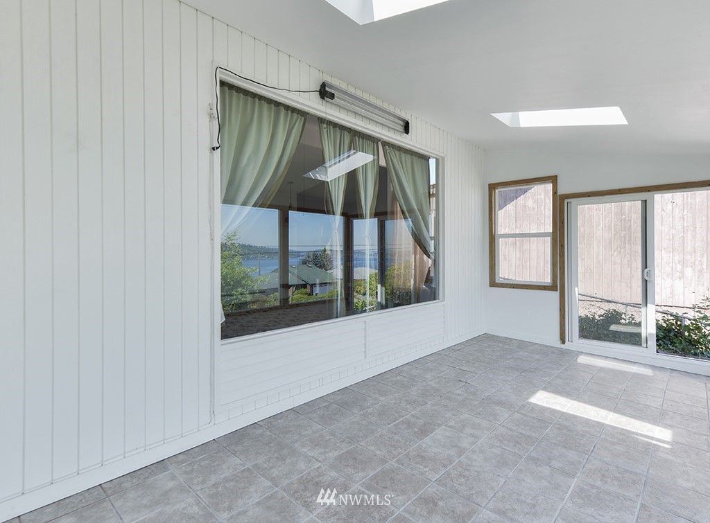 7259 South Sunnycrest Road Seattle, WA 98178 - Photo 12 of 25