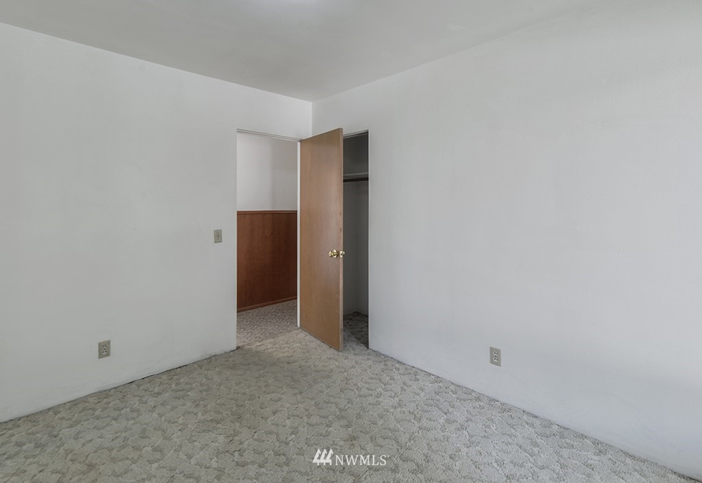 7259 South Sunnycrest Road Seattle, WA 98178 - Photo 15 of 25