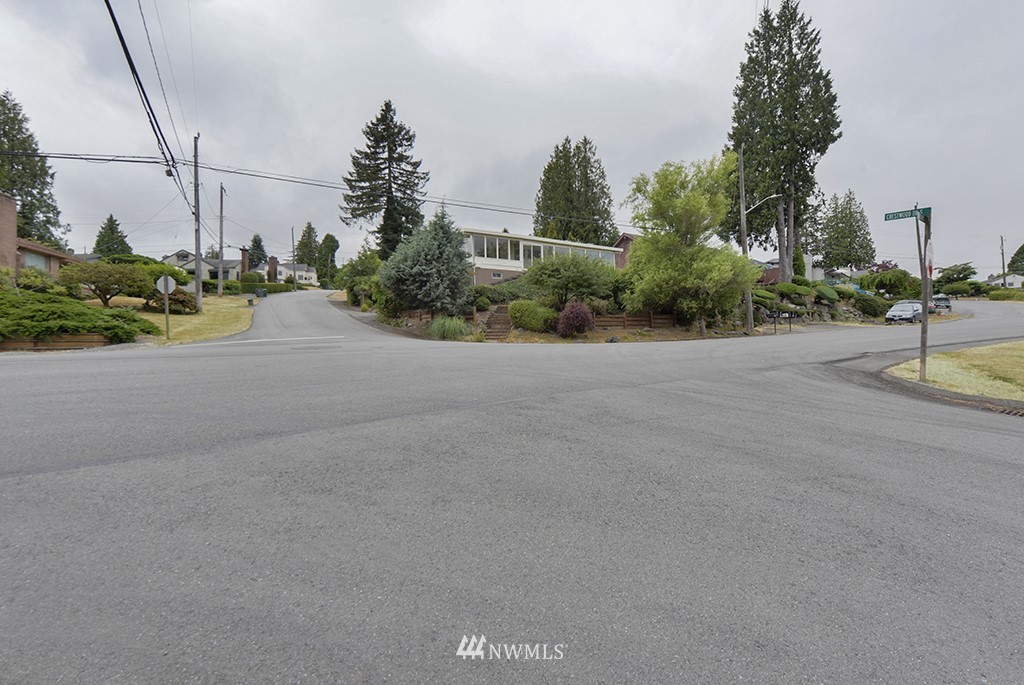 7259 South Sunnycrest Road Seattle, WA 98178 - Photo 4 of 25