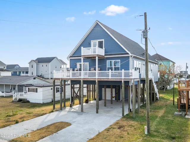 $1,360,000 | 3011 3rd Street, Surf City, NC 28445