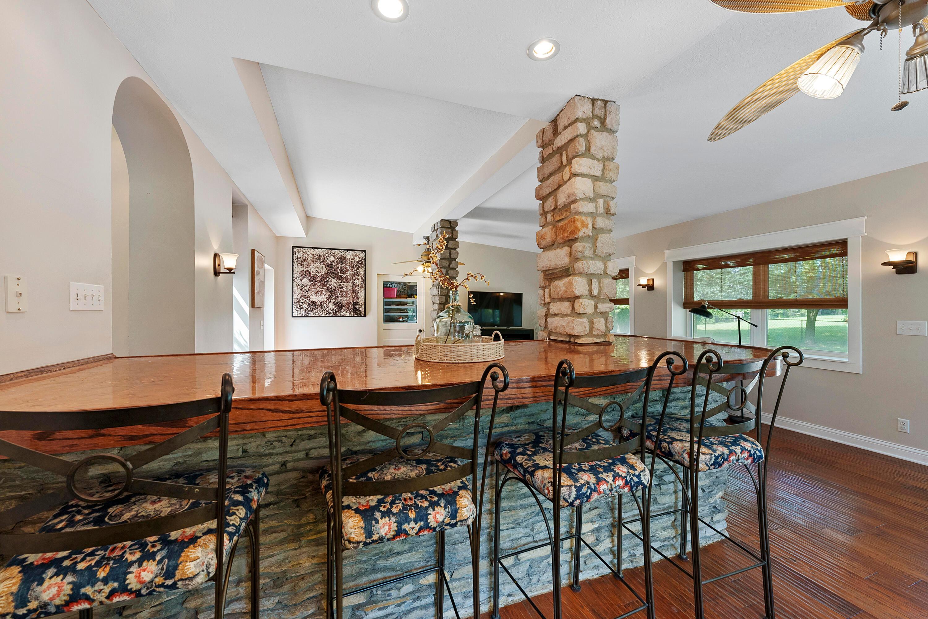 2292 Fishinger Road Columbus, OH 43220 - Photo 14 of 54 Great Room