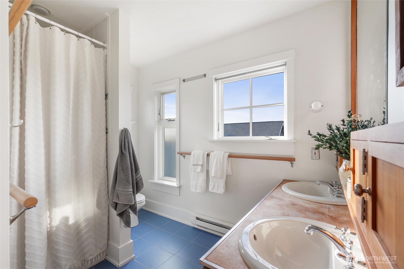 360 Howe Street Seattle, WA 98109 - Photo 22 of 39 Gallery Image 22
