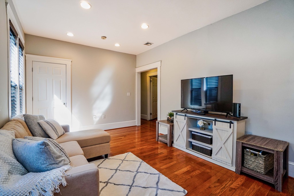 7 Treadway Road, Unit 1 Boston, MA 02125 - Photo 10 of 20