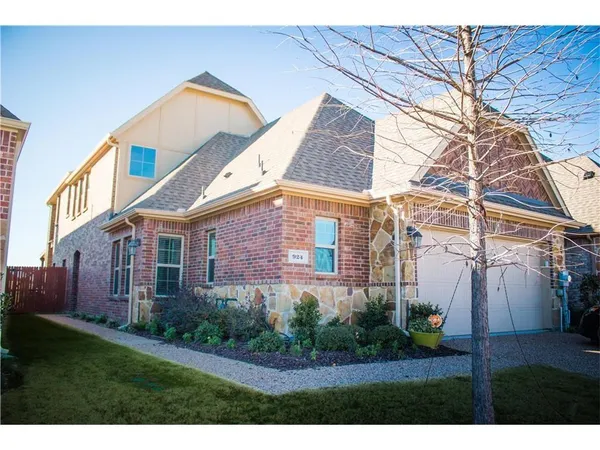 $2,800 | 924 Eagle Creek Trail, McKinney, TX 75072