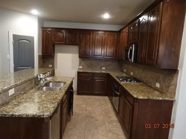 $2,800 | 924 Eagle Creek Trail, McKinney, TX 75072