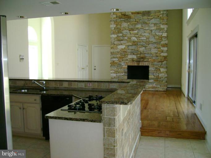 18616 Chandlee Mill Road Sandy Spring, MD 20860 - Photo 4 of 13 Kitchen/Family Room