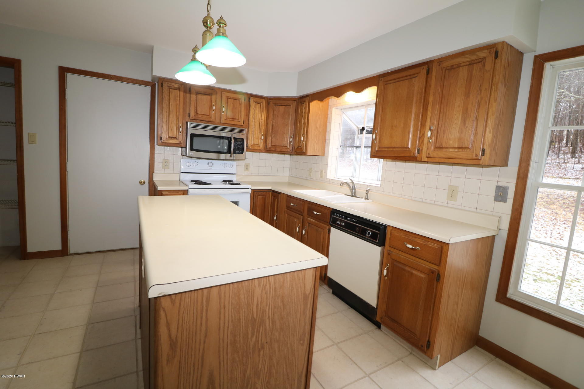 1034 Fernwood Road Lake Ariel, PA 18436 - Photo 12 of 46