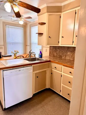 $2,400 | 15 Church Street, Unit 2, Warren, RI 02885