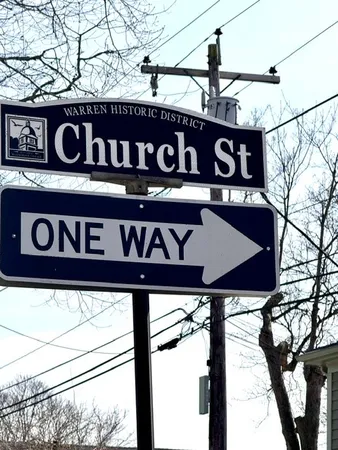 $2,400 | 15 Church Street, Unit 2, Warren, RI 02885