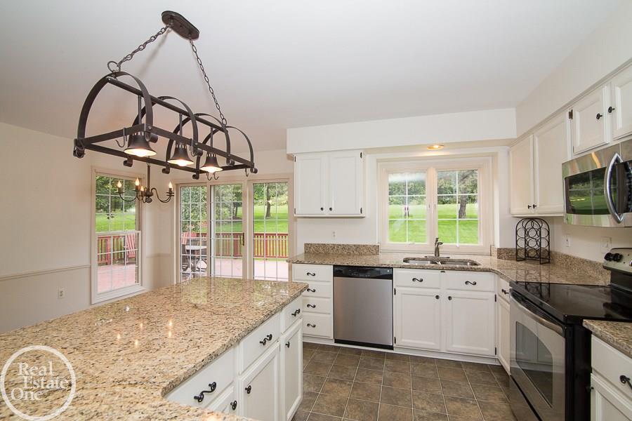 2440 Pleasant View Drive Rochester Hills, MI 48306 - Photo 15 of 28