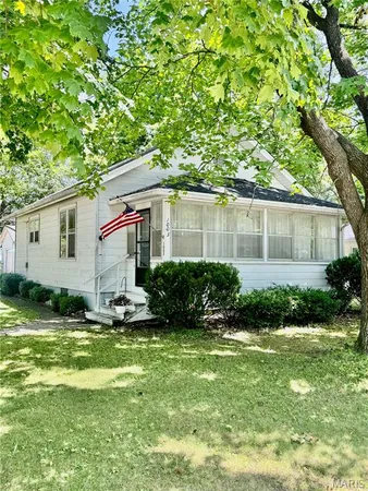 $99,800 | 1003 East College Avenue, Greenville, IL 62246