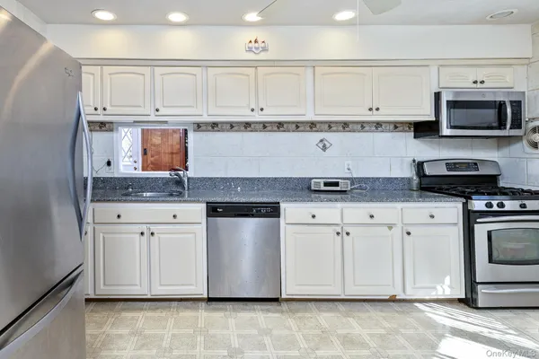 $765,000 | 23 Village Lane, Hauppauge, NY 11788