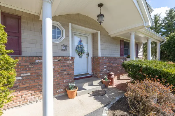 $765,000 | 23 Village Lane, Hauppauge, NY 11788