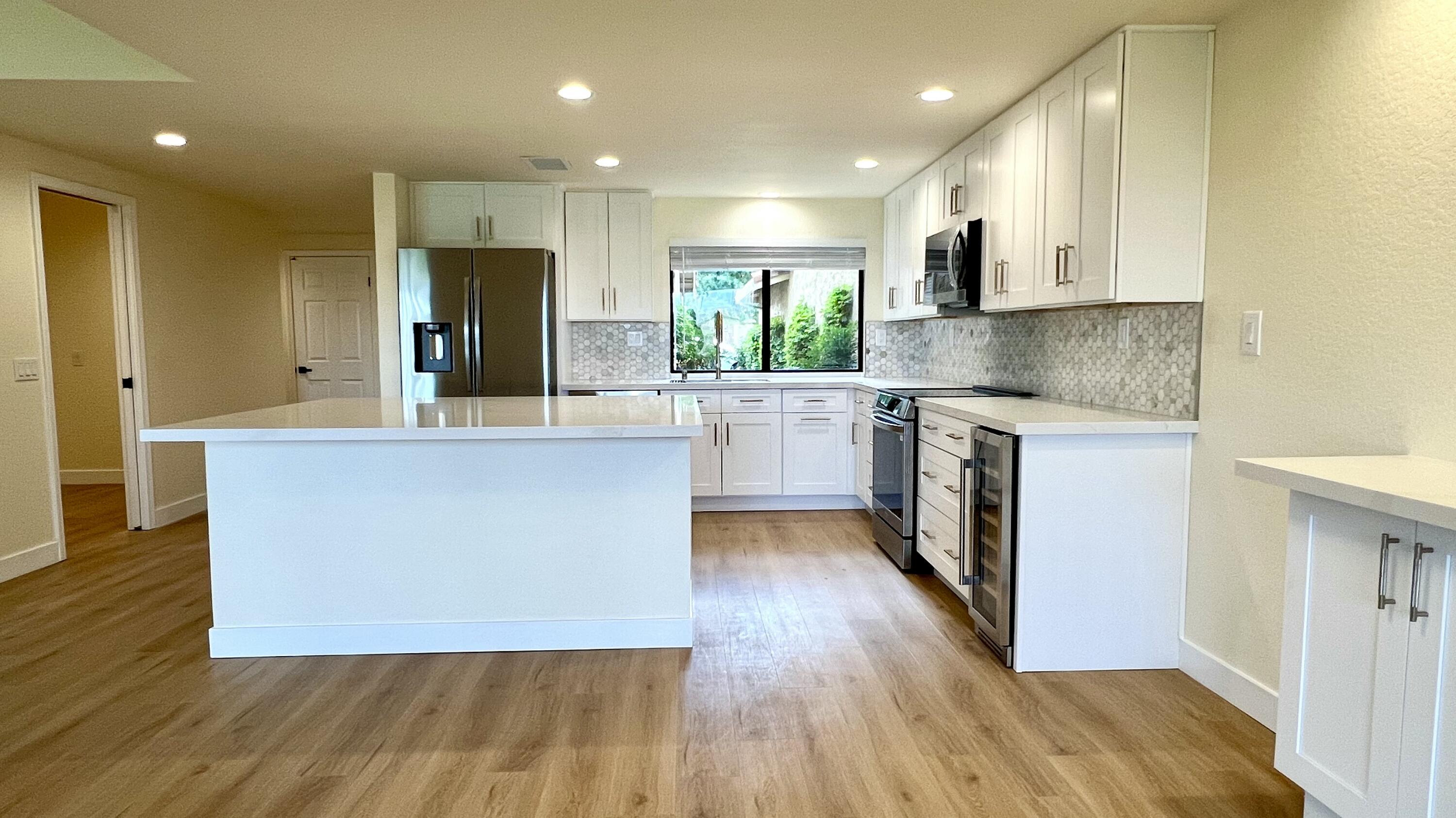 54 Maximo Way Palm Desert, CA 92260 - Photo 3 of 27 kitchen/dining