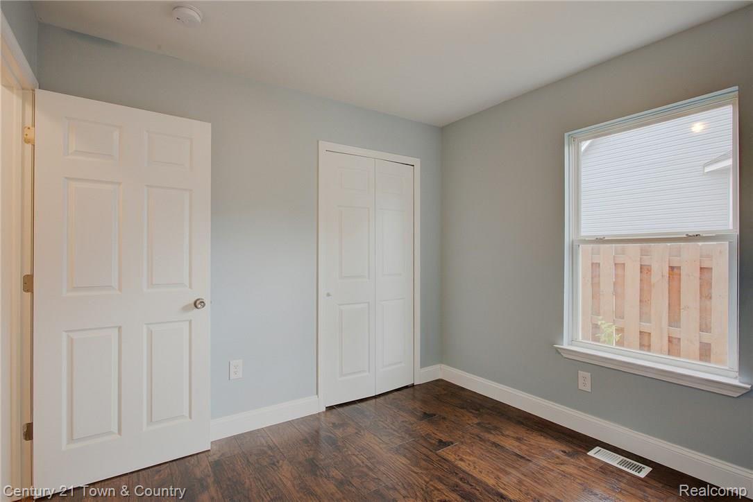 97 West Kennett Road Pontiac, MI 48340 - Photo 20 of 32 26.jpg