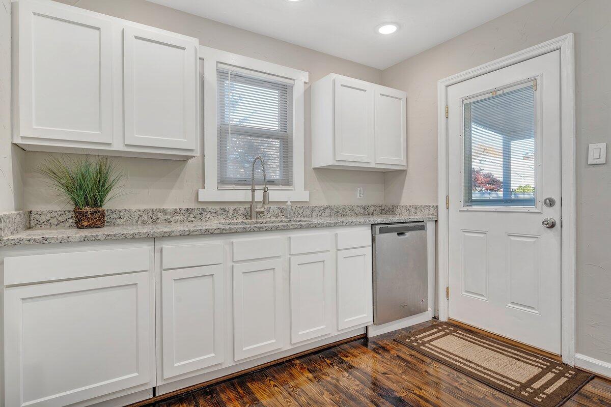 1810 Fareham Road Southwest Roanoke, VA 24015 - Photo 4 of 23 MIB04503