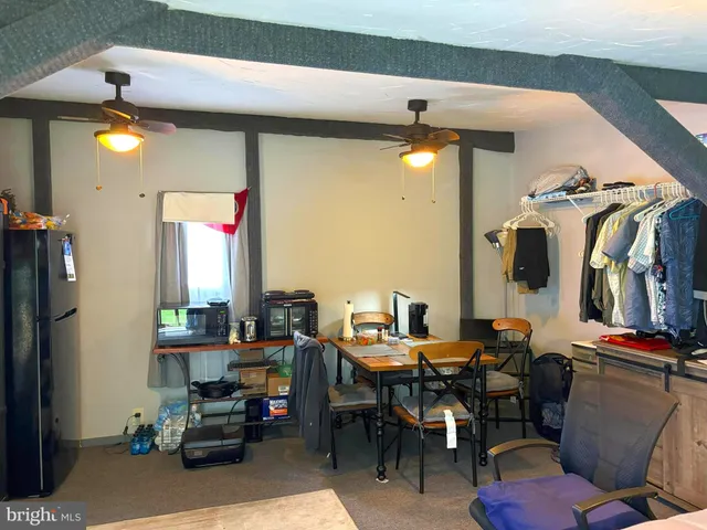 a view of a back yard