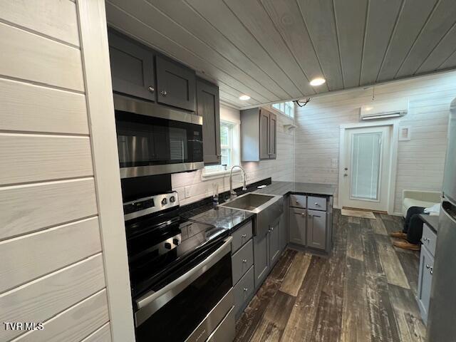1131 Cold Springs Road Mountain City, TN 37683 - Photo 5 of 19 IMG_5869