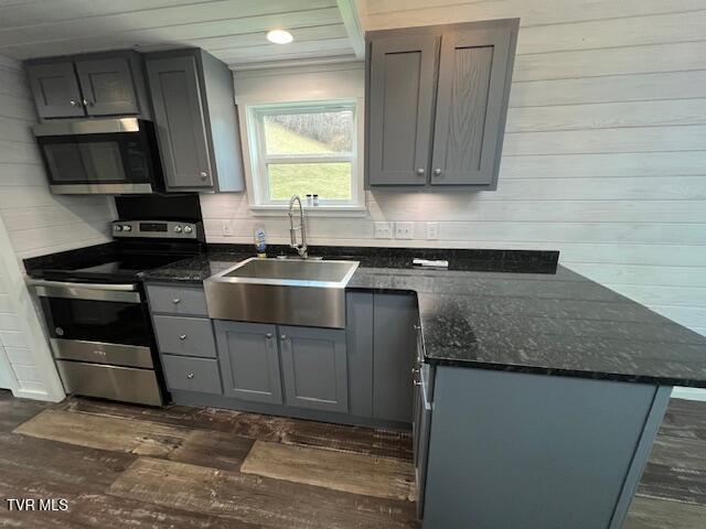 1131 Cold Springs Road Mountain City, TN 37683 - Photo 6 of 19 IMG_5873