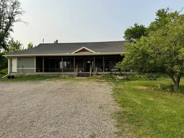 $674,999 | 15913 810th Avenue, Glenville, MN 56036