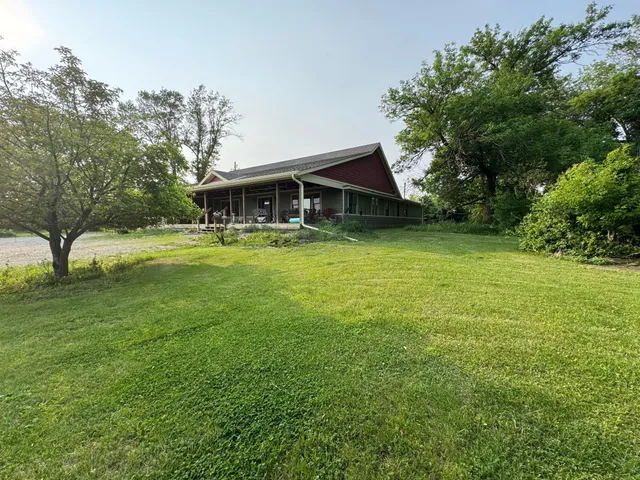 $674,999 | 15913 810th Avenue, Glenville, MN 56036