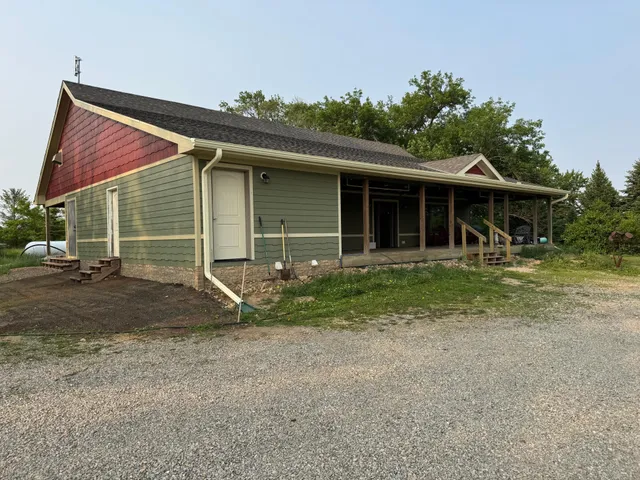 $674,999 | 15913 810th Avenue, Glenville, MN 56036