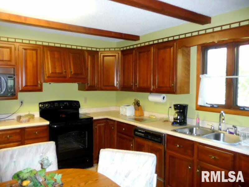 1228 Howard Road Marion, IL 62959 - Photo 17 of 36 Gallery Image 17