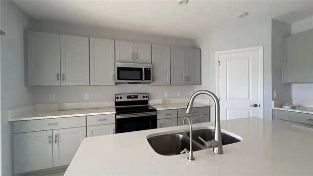 $389,990 | 486 Pine Tree Brg Trail, St. Cloud, FL 34772