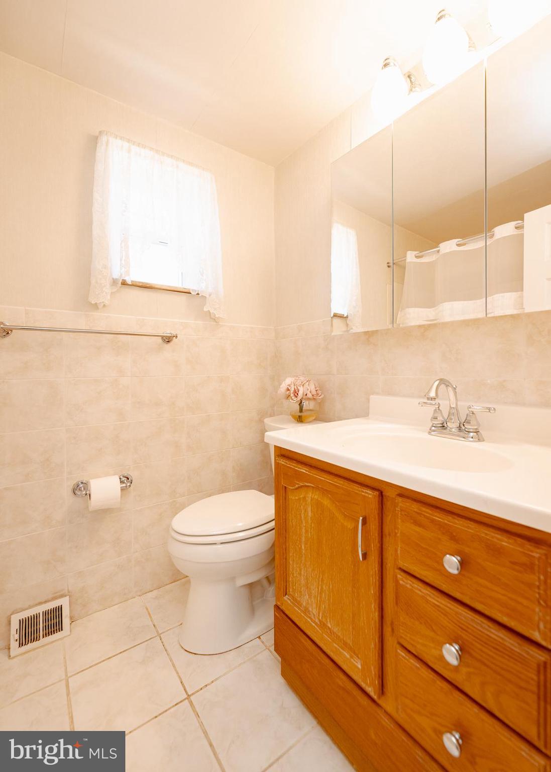 3540 Kyle Road Philadelphia, PA 19154 - Photo 18 of 26 Bathroom