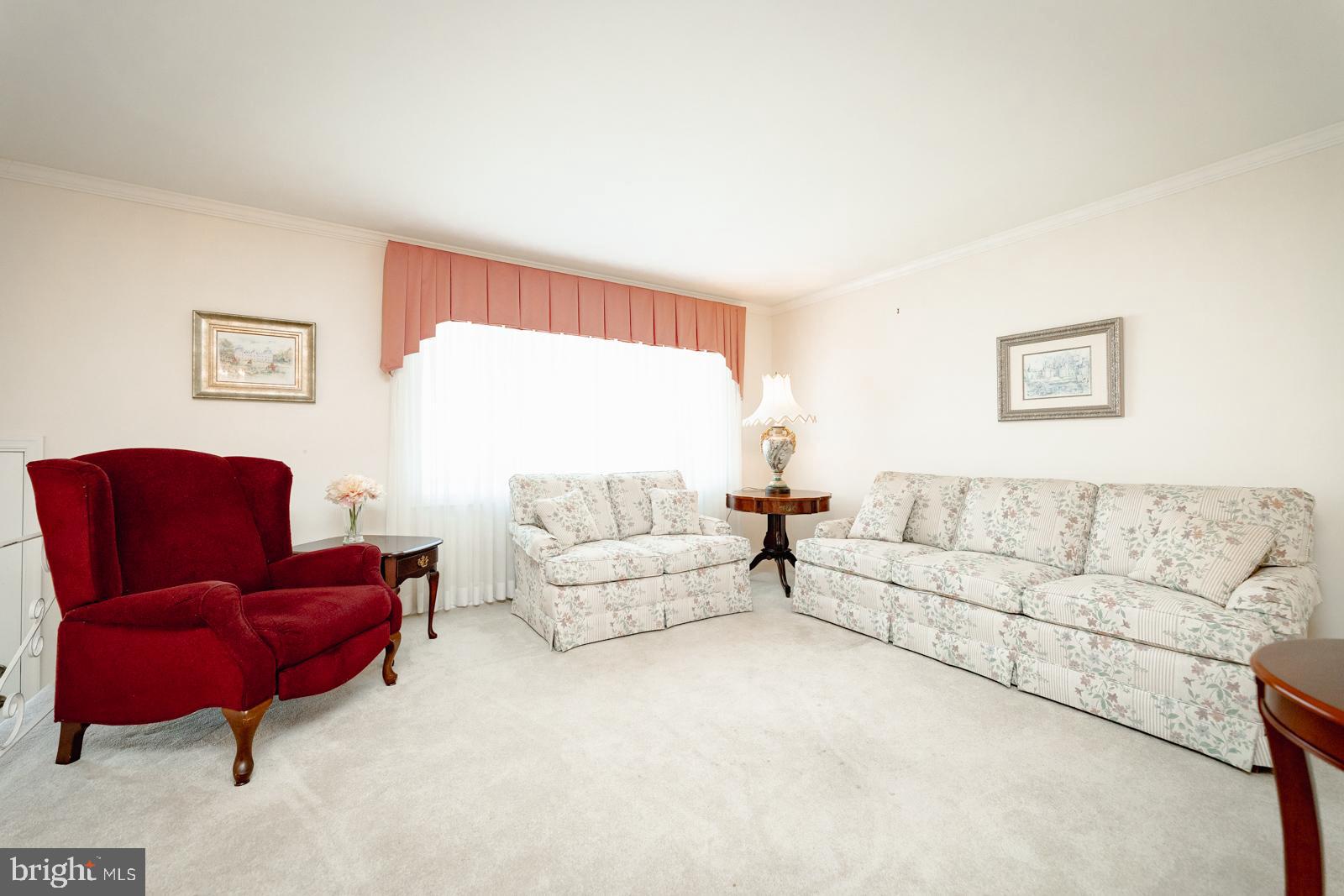 3540 Kyle Road Philadelphia, PA 19154 - Photo 5 of 26 Living Room