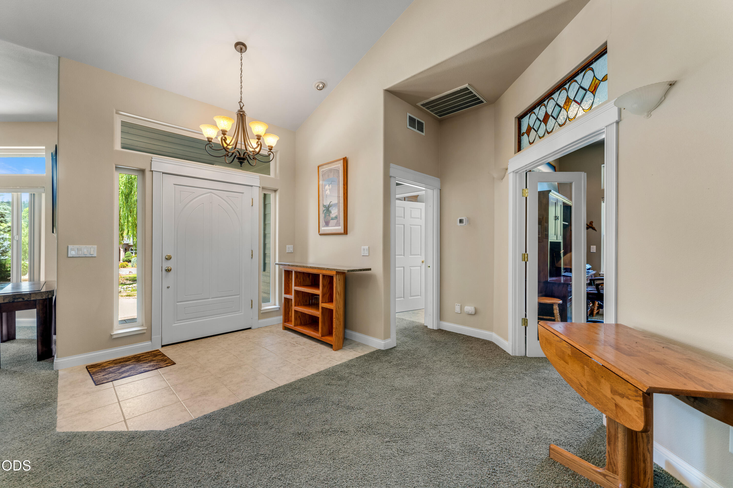 155 Kingsgate Way Grants Pass, OR 97527 - Photo 11 of 53