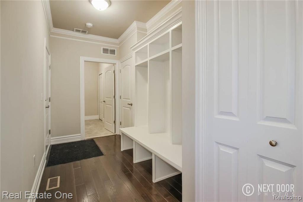 374 Verona Drive Rochester Hills, MI 48307 - Photo 3 of 34