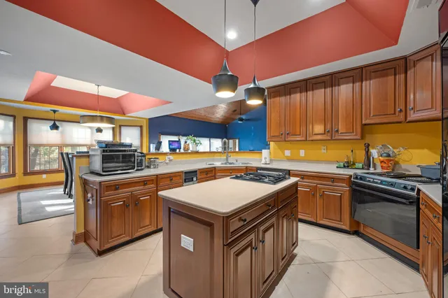 a kitchen that has a sink and cabinets