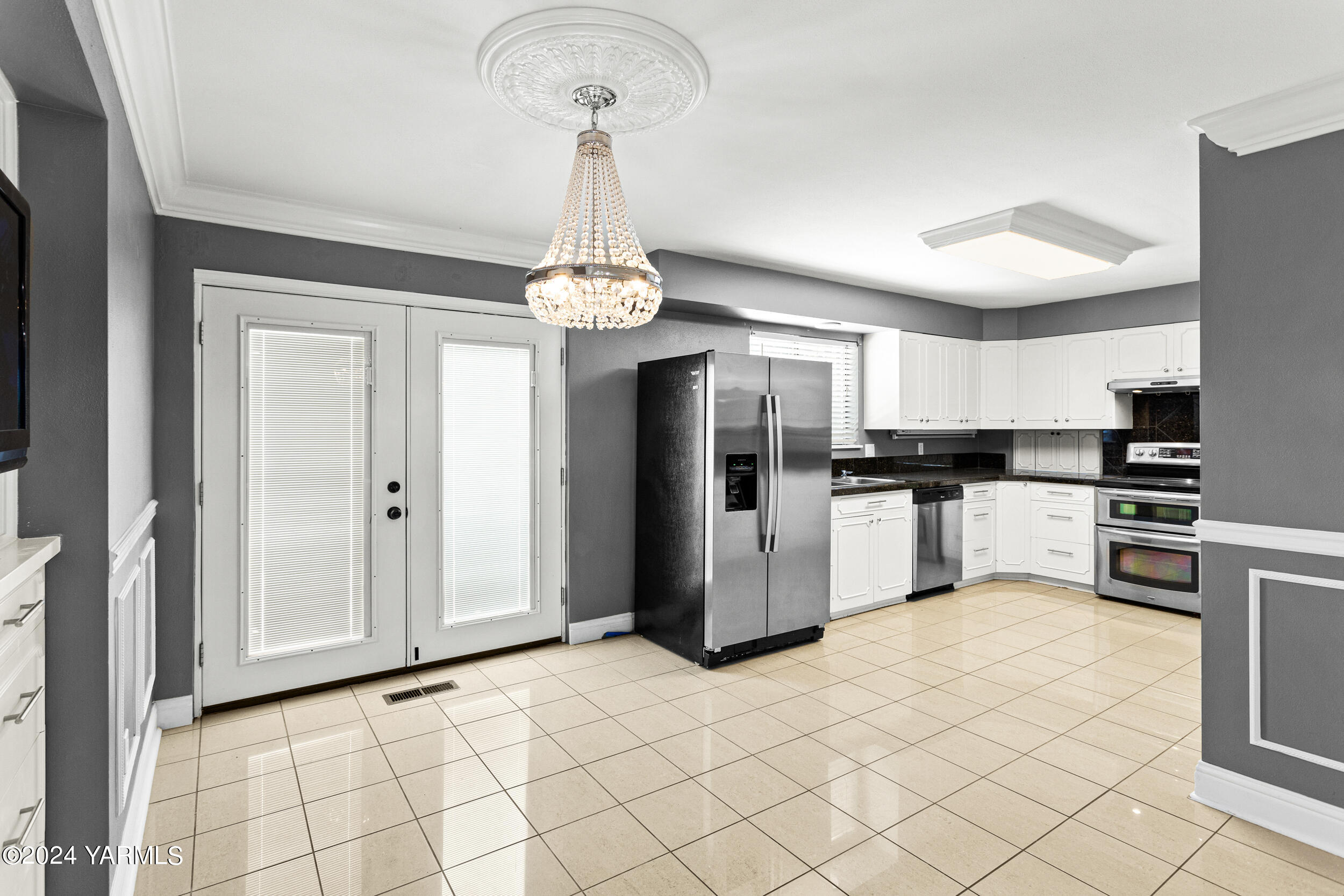 531 McDonald Road Toppenish, WA 98948 - Photo 14 of 78 a kitchen with stainless steel appliances granite countertop a refrigerator and a stove top oven