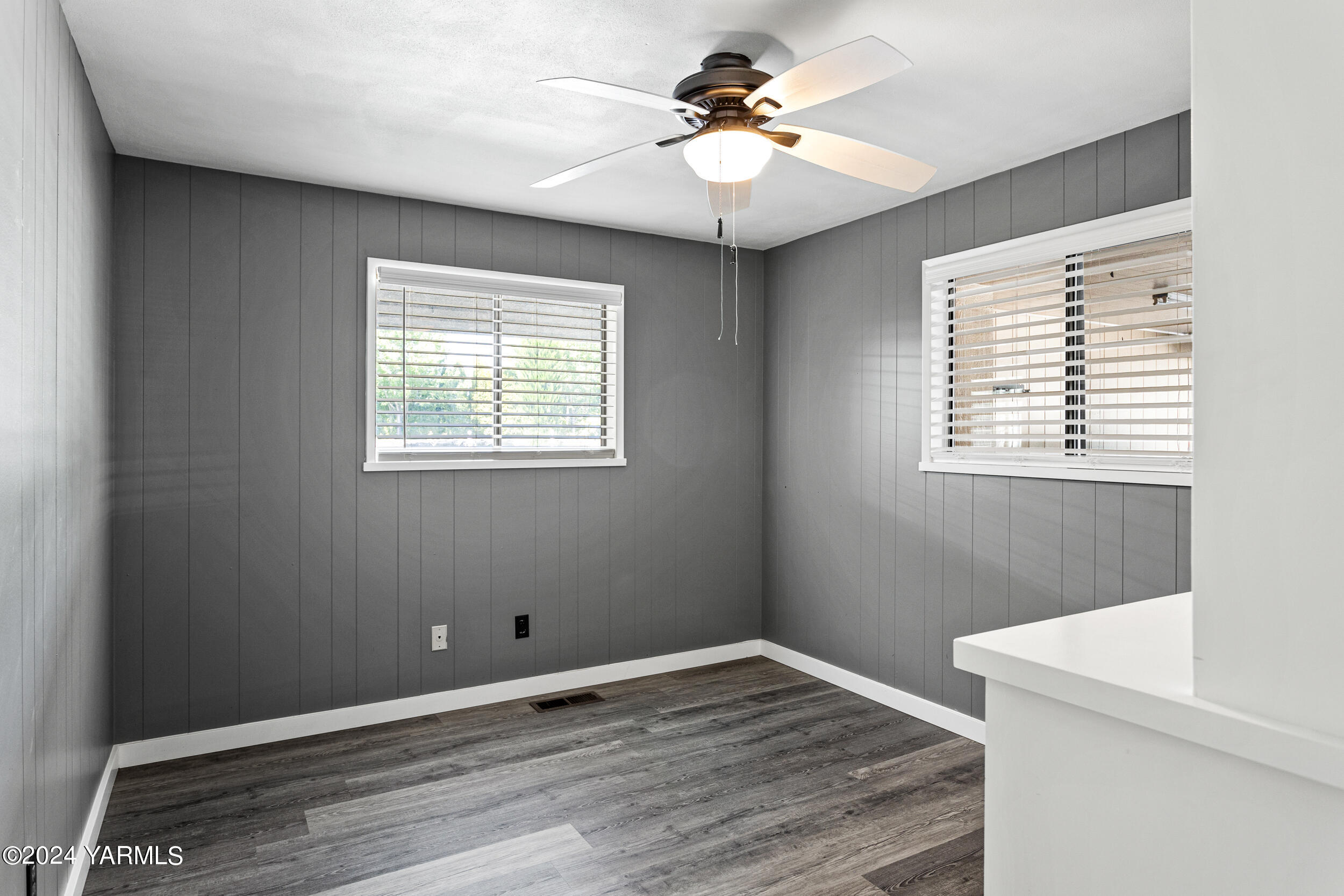 531 McDonald Road Toppenish, WA 98948 - Photo 22 of 78 a view of an empty room with a window