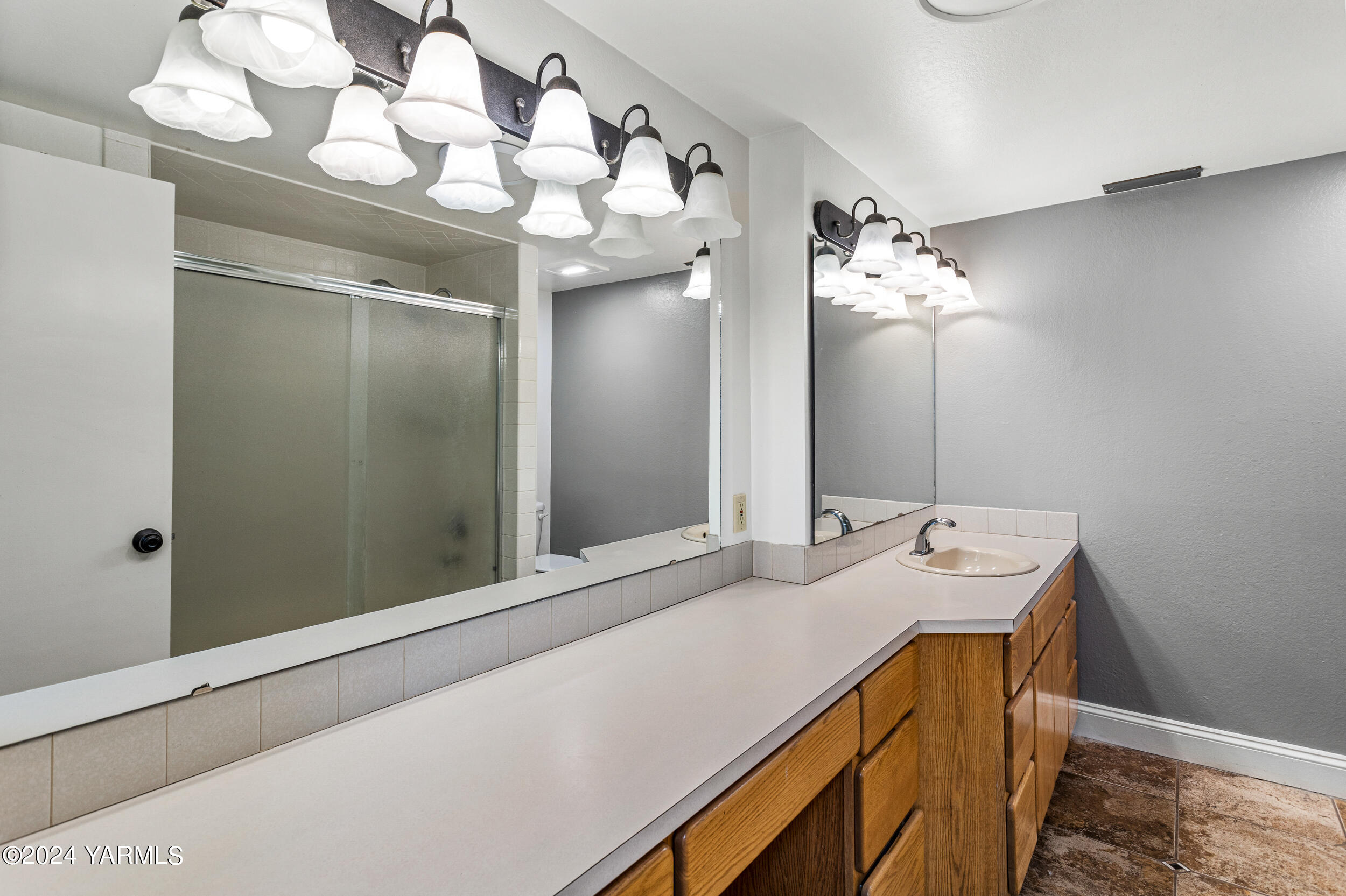 531 McDonald Road Toppenish, WA 98948 - Photo 52 of 78 a bathroom with a sink and a mirror