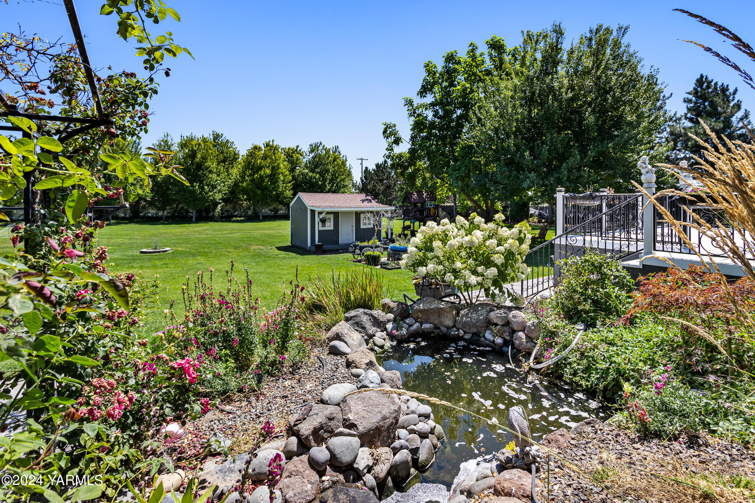 531 McDonald Road Toppenish, WA 98948 - Photo 64 of 78 a view of a flower in a garden