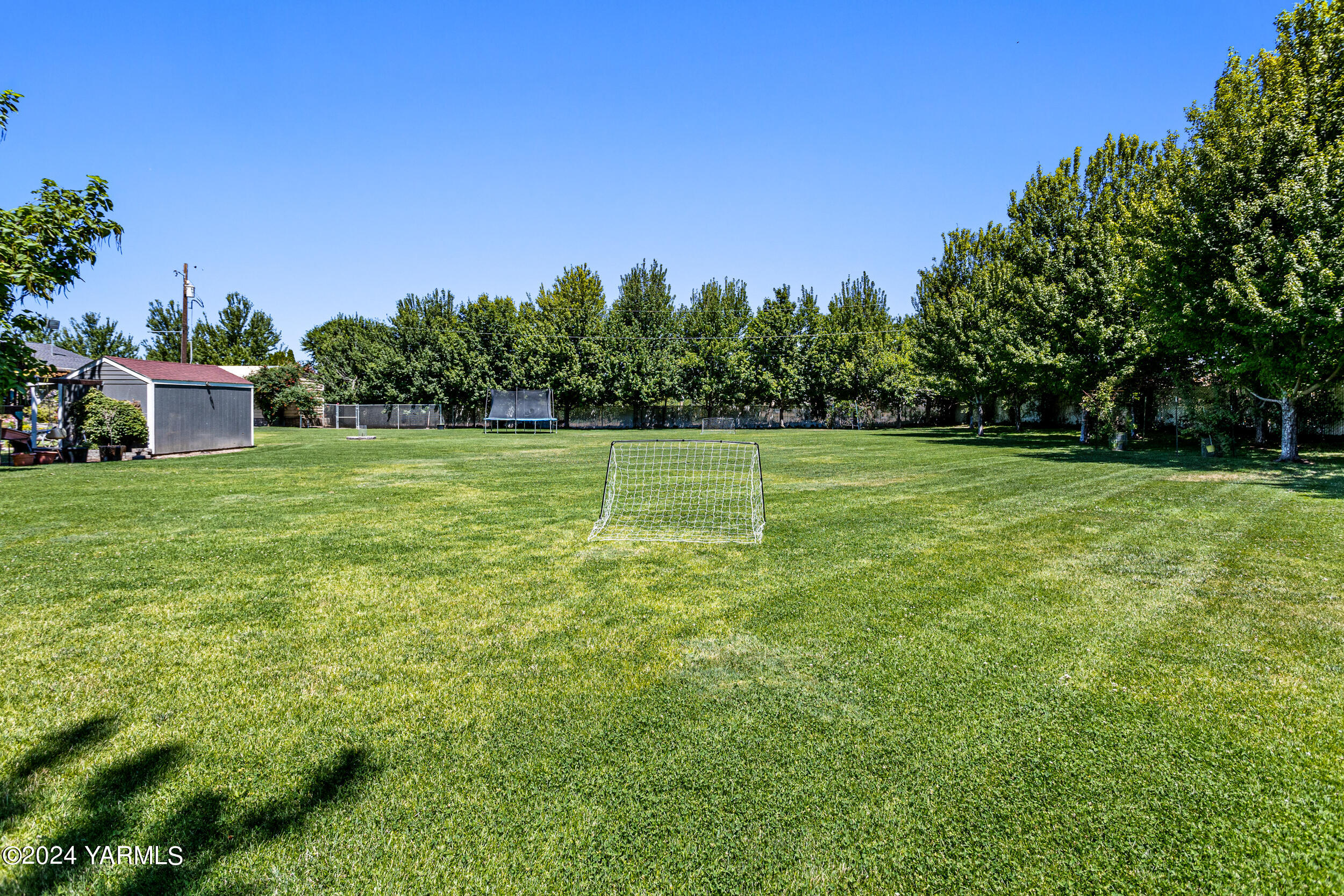531 McDonald Road Toppenish, WA 98948 - Photo 67 of 78 a view of a tall trees in a field