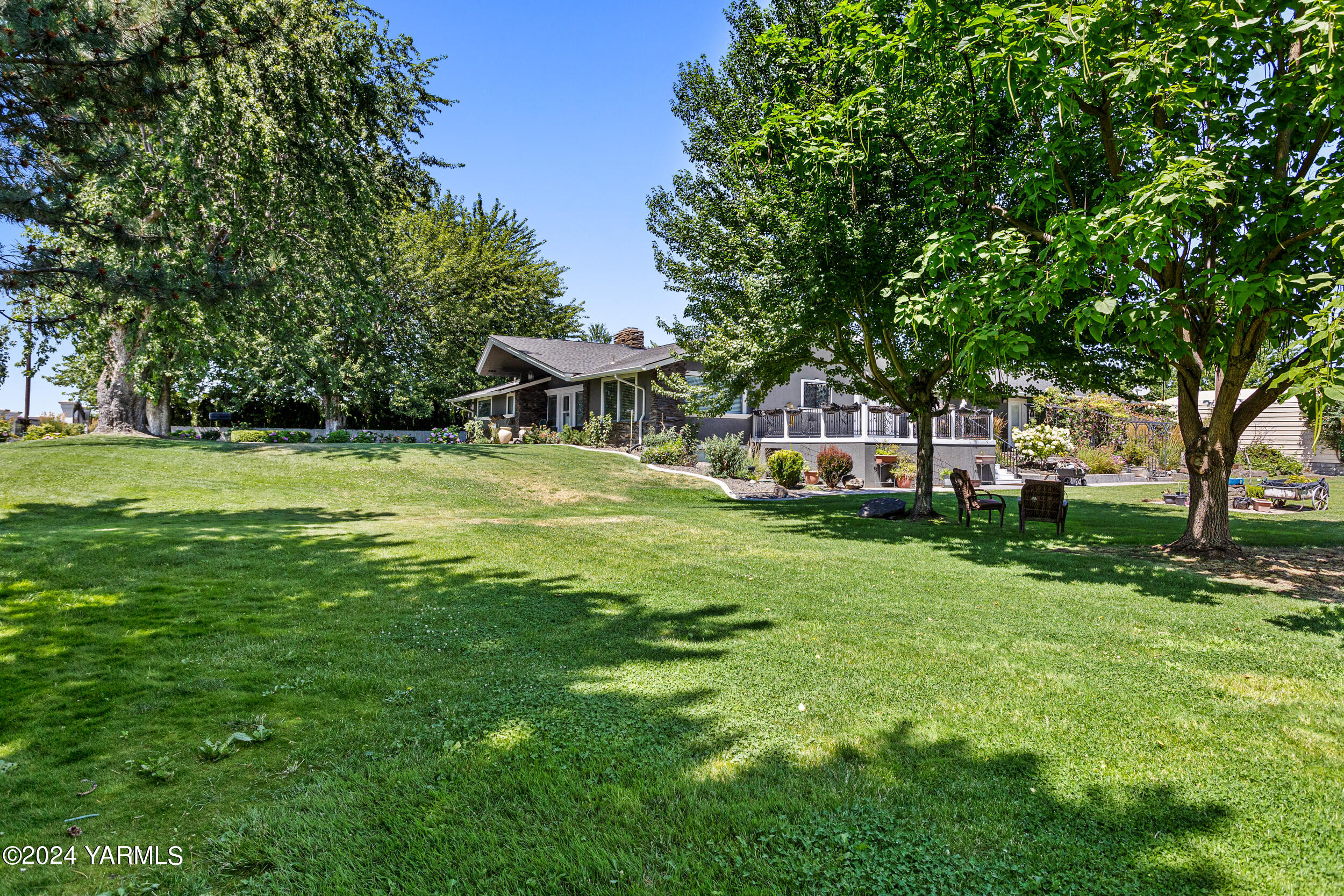 531 McDonald Road Toppenish, WA 98948 - Photo 68 of 78 a view of a house with a big yard