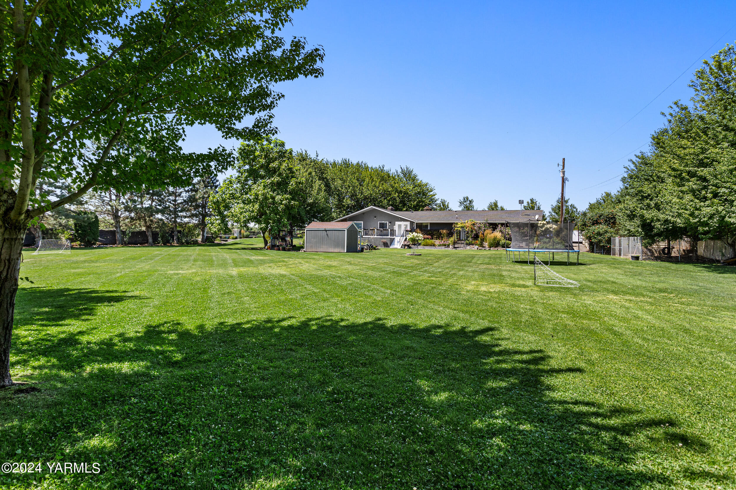 531 McDonald Road Toppenish, WA 98948 - Photo 70 of 78 a view of a park with large trees