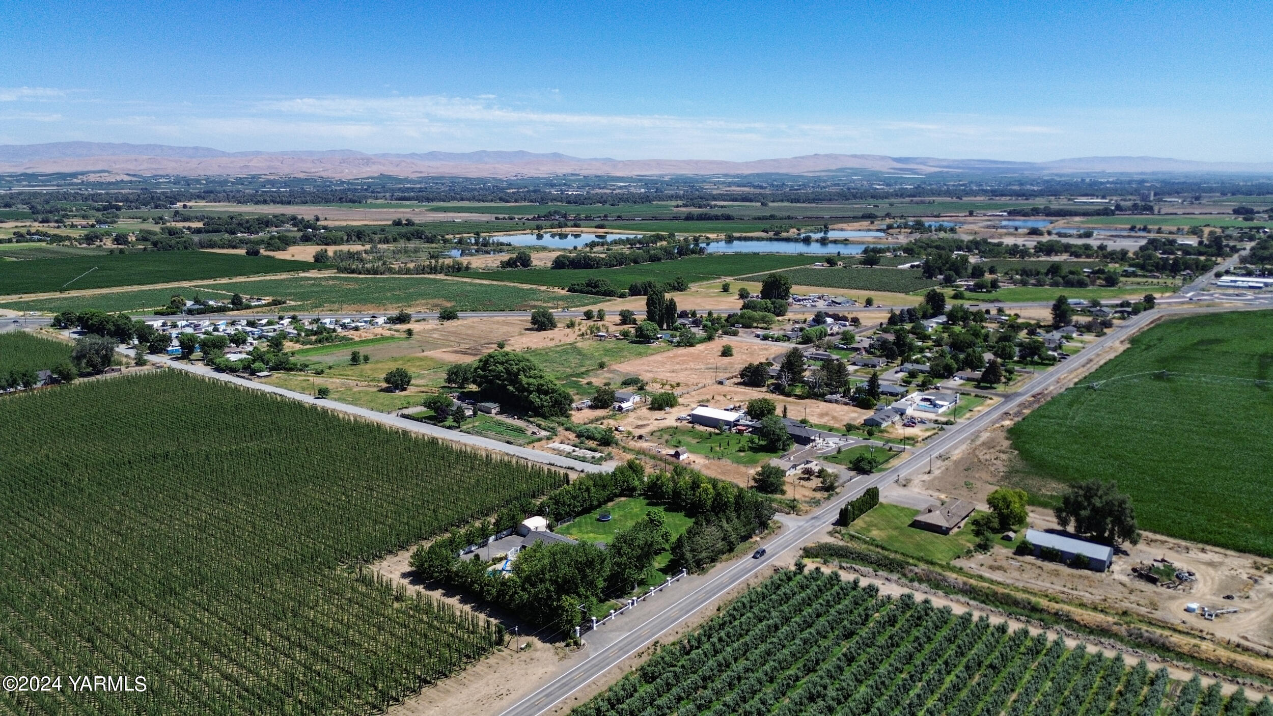 531 McDonald Road Toppenish, WA 98948 - Photo 74 of 78 a view of a city with a lake