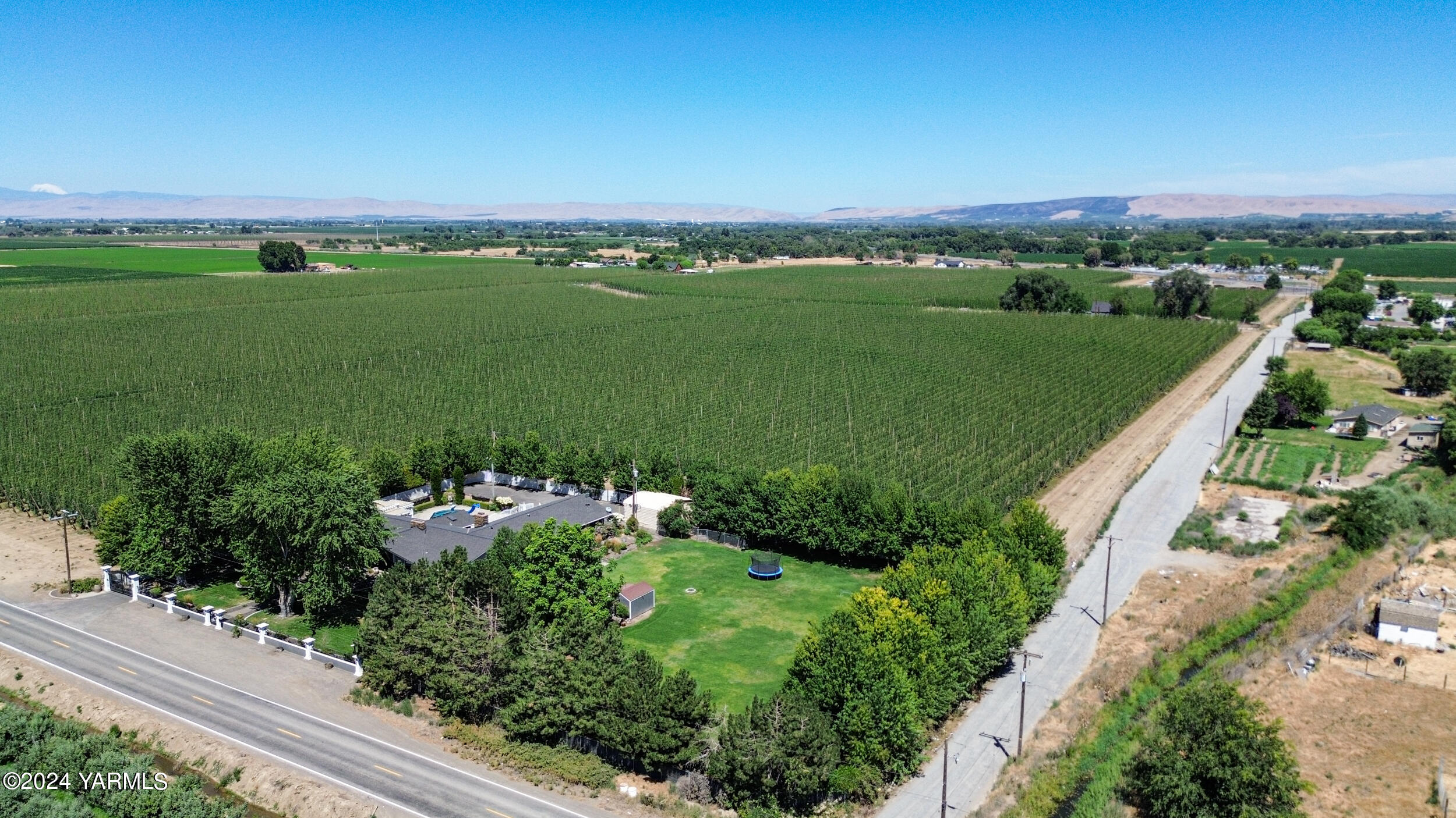 531 McDonald Road Toppenish, WA 98948 - Photo 75 of 78 a view of a city with a garden