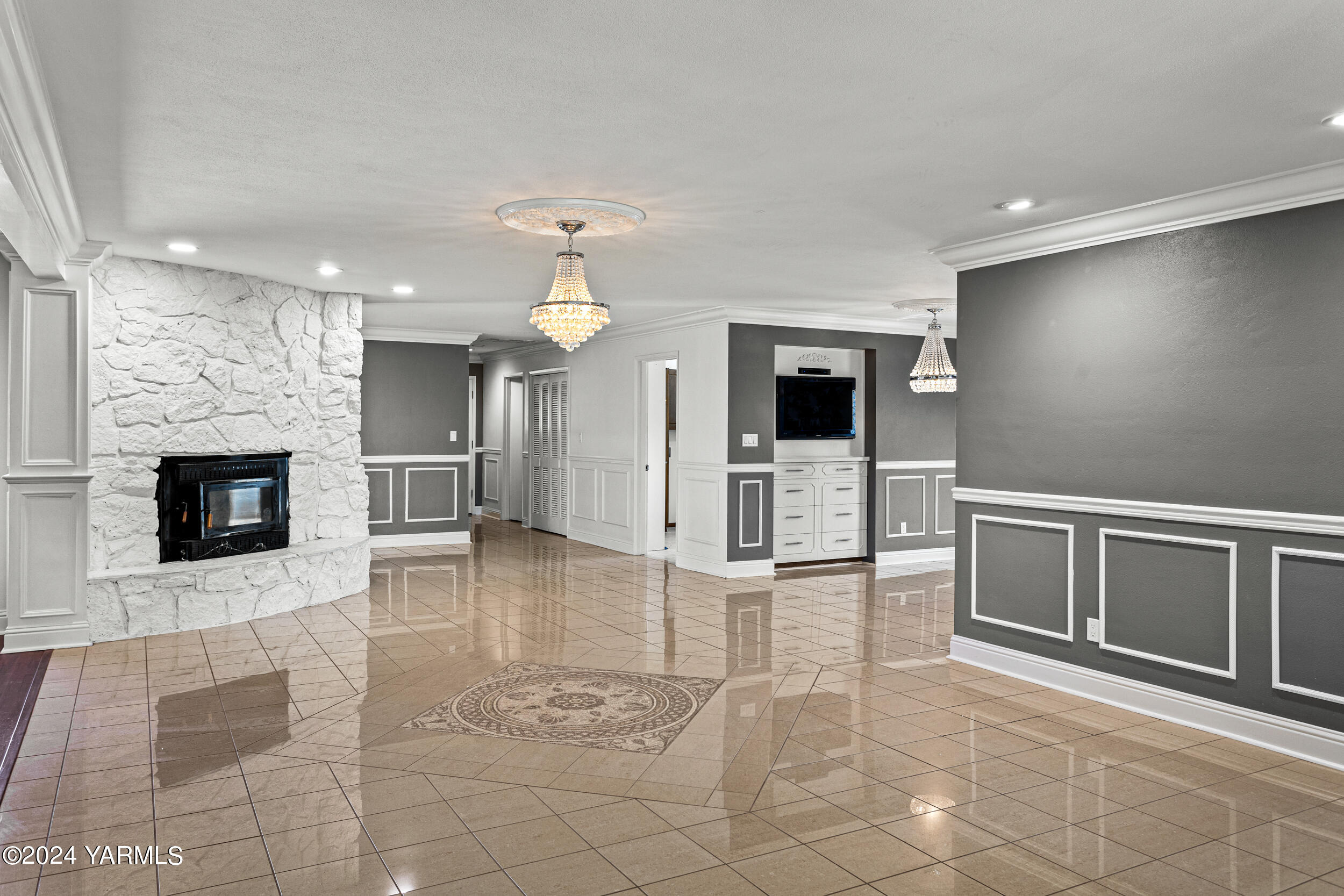 531 McDonald Road Toppenish, WA 98948 - Photo 9 of 78 a view of a livingroom with a fireplace and window