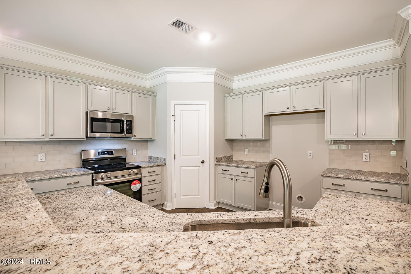 420 Ramport Street Ridgeland, SC 29936 - Photo 12 of 37 12 Kitchen