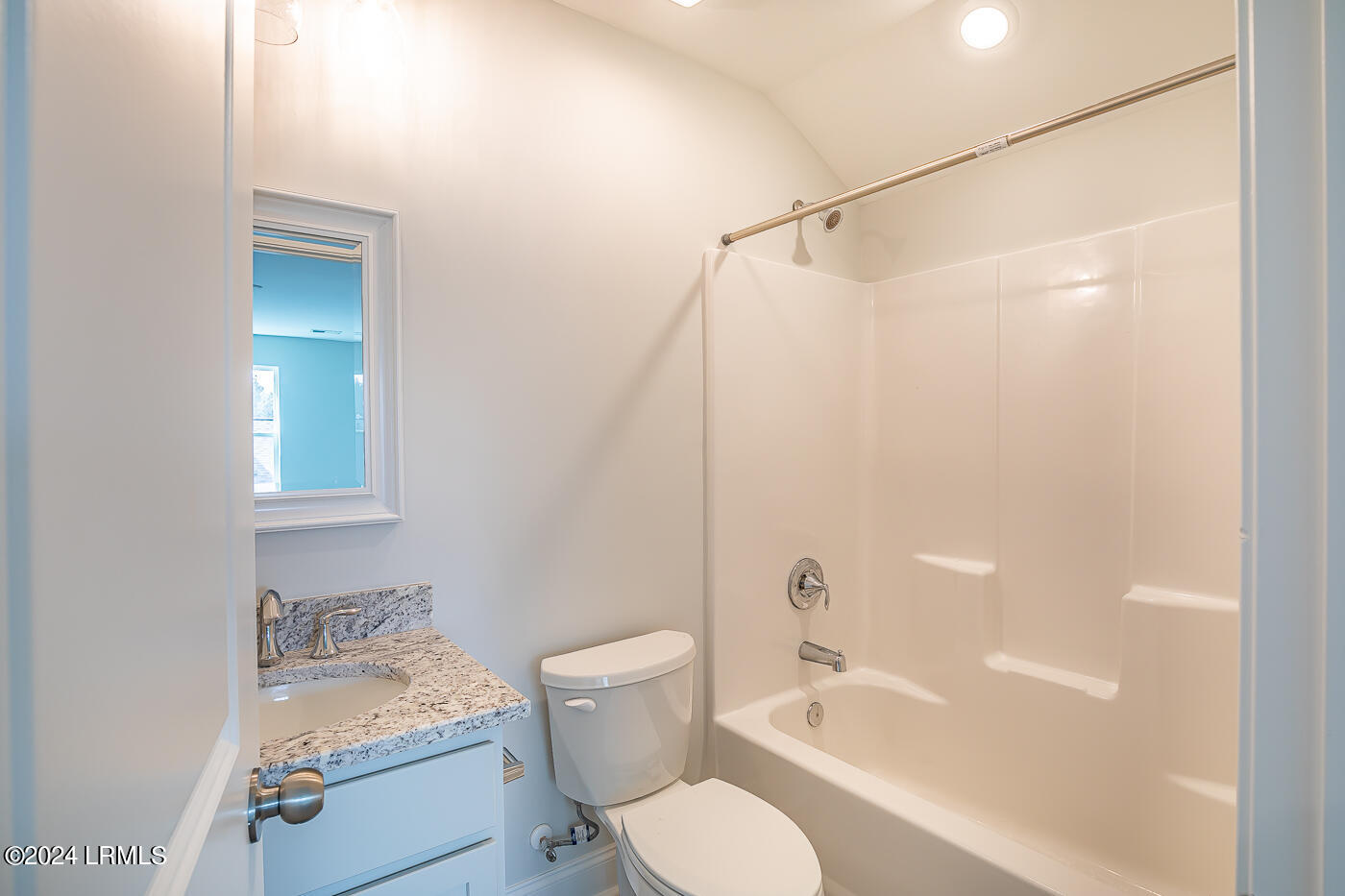 420 Ramport Street Ridgeland, SC 29936 - Photo 33 of 37 33 Ensuite bath