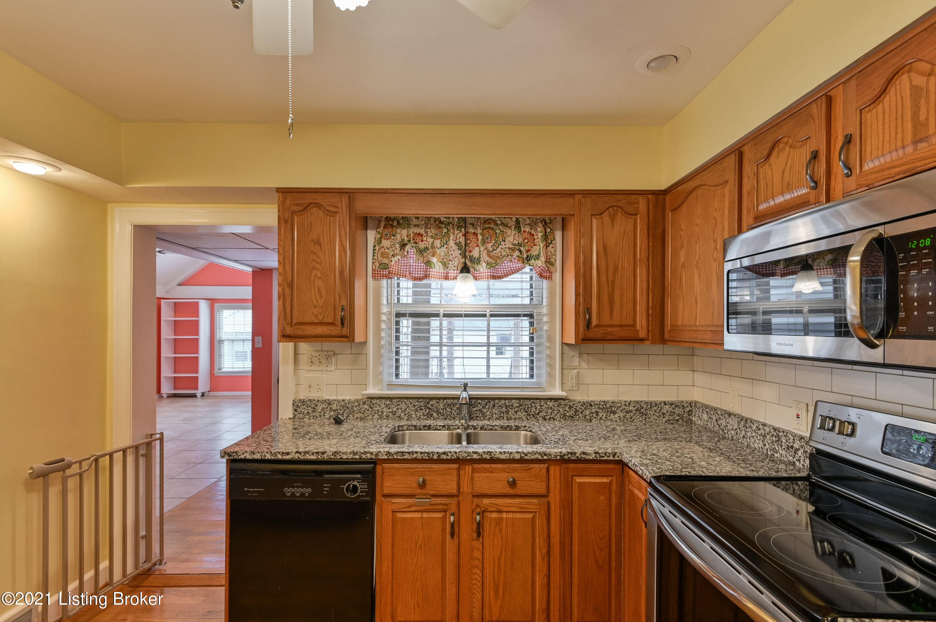 218 Ring Road Louisville, KY 40207 - Photo 20 of 48 023 - 20210311 2336