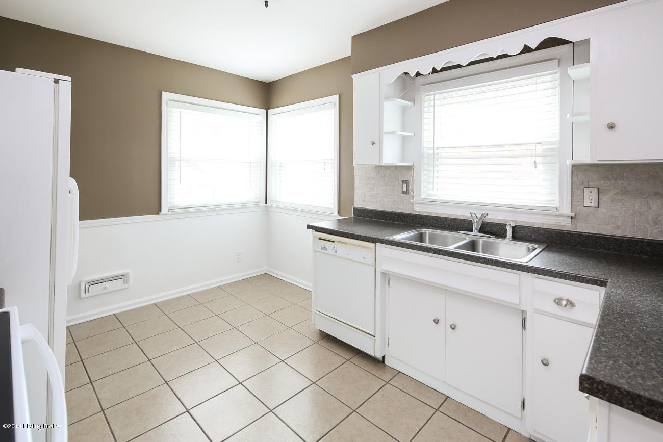1602 Whippoorwill Road Louisville, KY 40213 - Photo 7 of 23 RealTourCast _ Family Realty _ Whippoorw